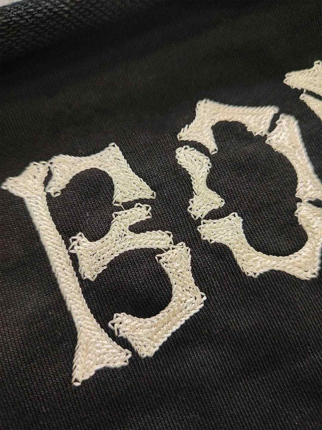 Drawstring detail on men's extended-size pants