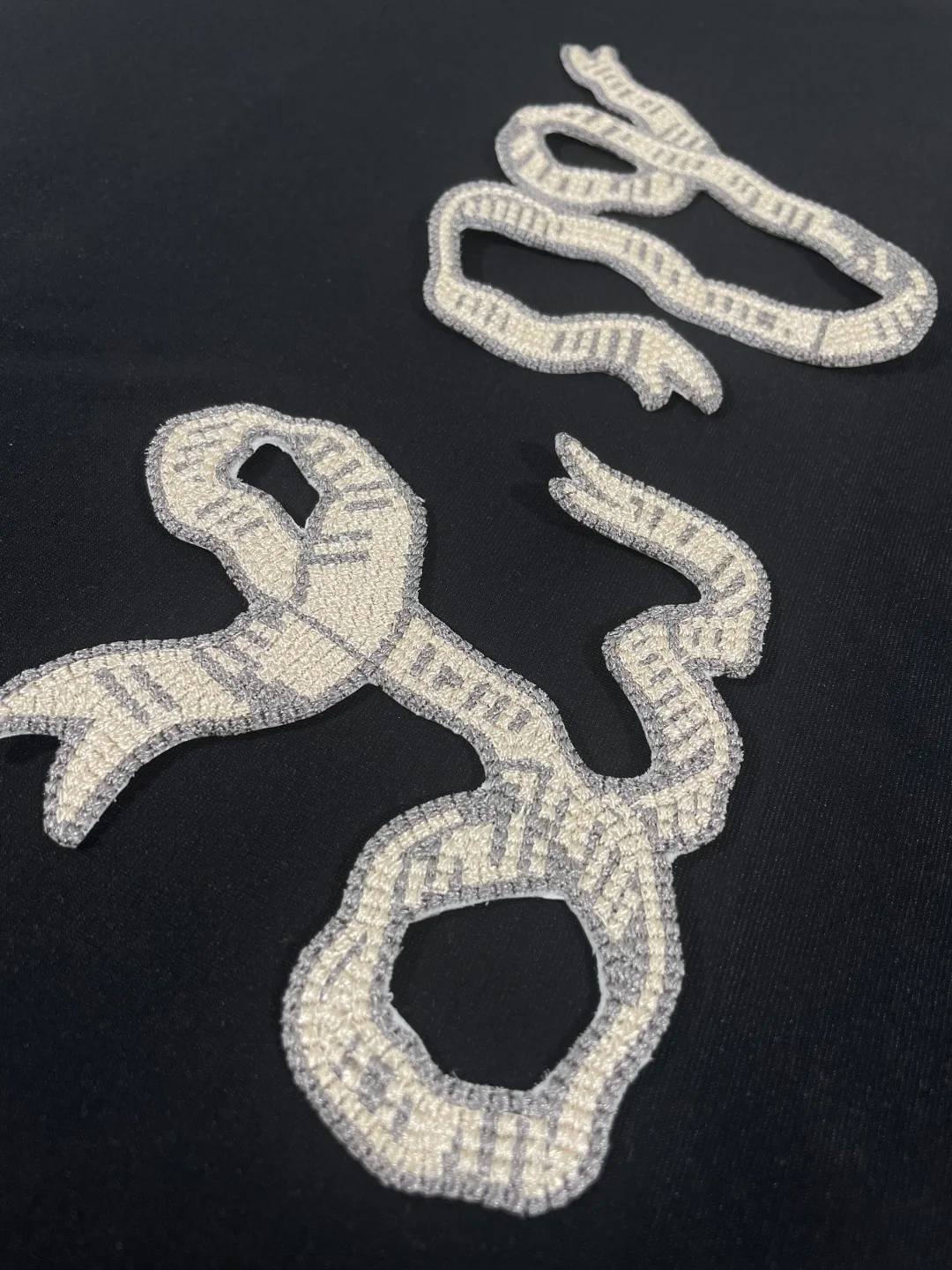 Puff print decoration on menswear garment