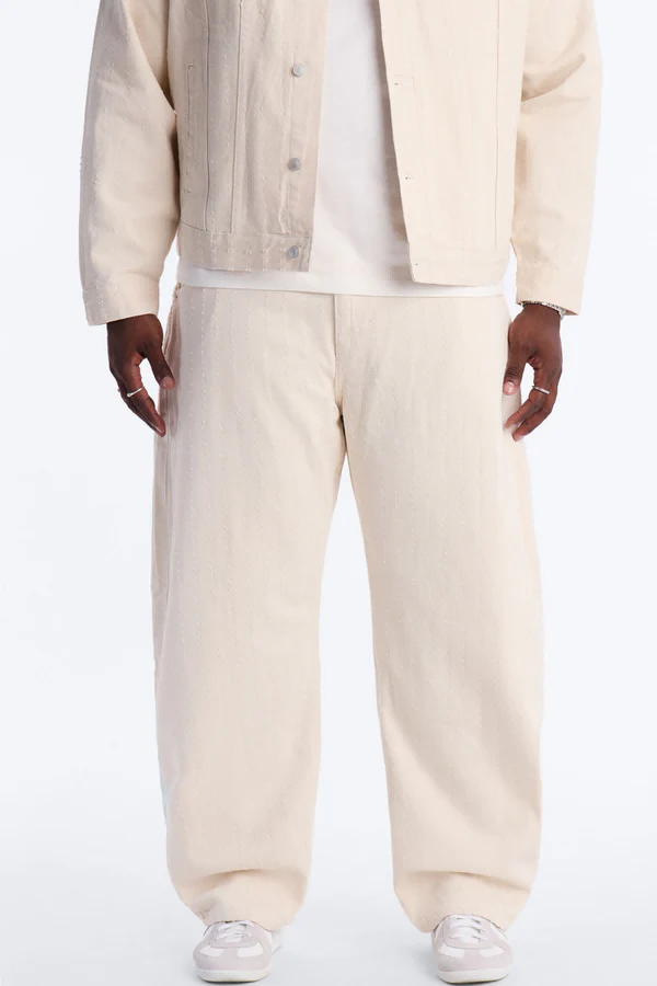 Drawstring detail on men's extended-size pants