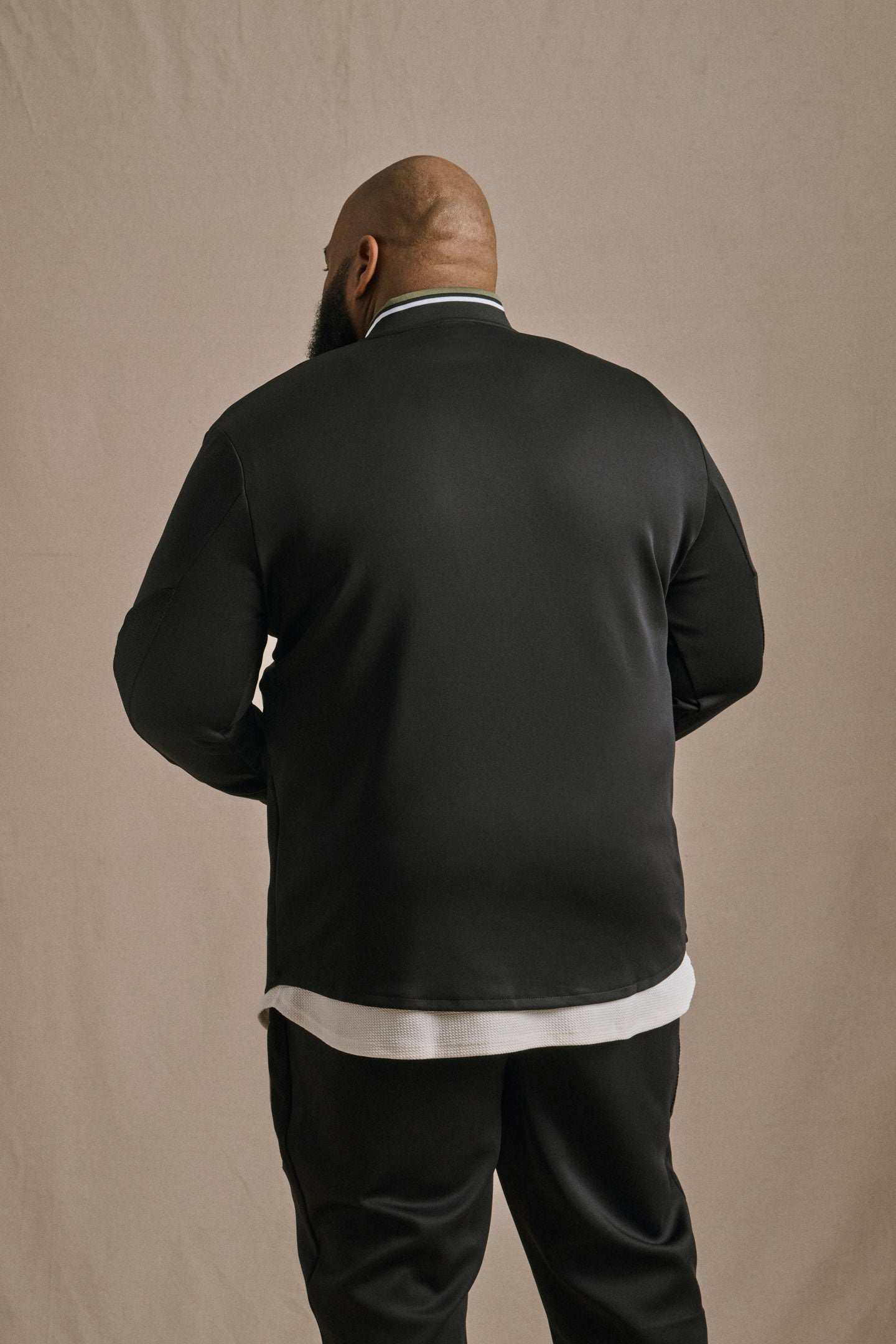 Drawstring closure detail on men's extended-size pants