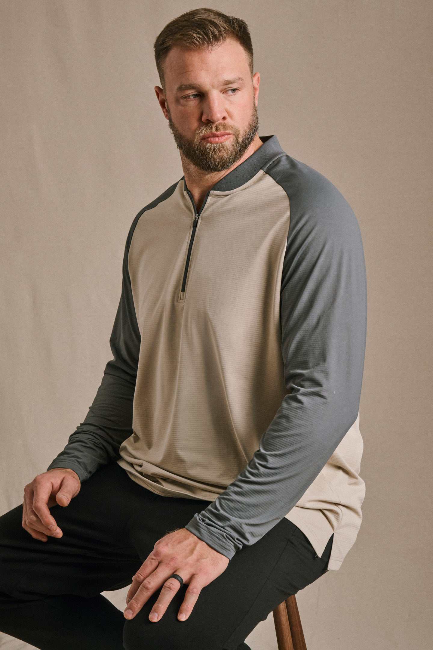 Drawstring waist detail on men's extended-size pants