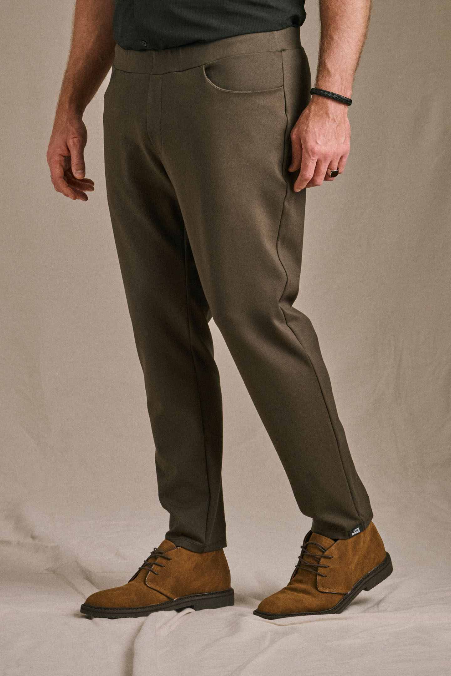 Drawstring waistband on men's plus-size pants