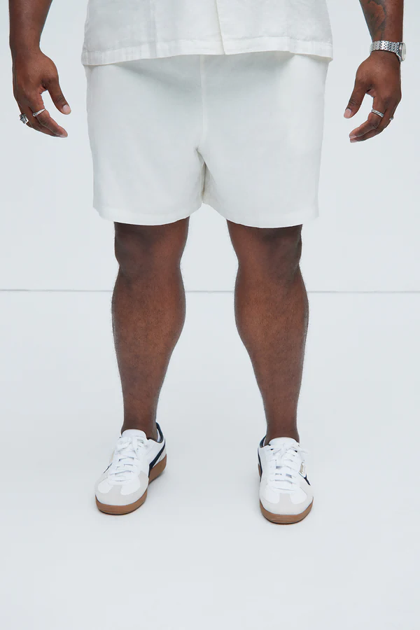 Drawstring waistband on men's plus-size pants
