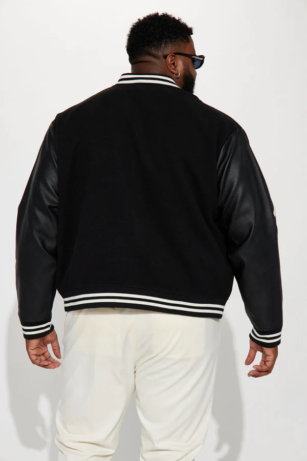 Drawstring waist detail on men's extended-size pants