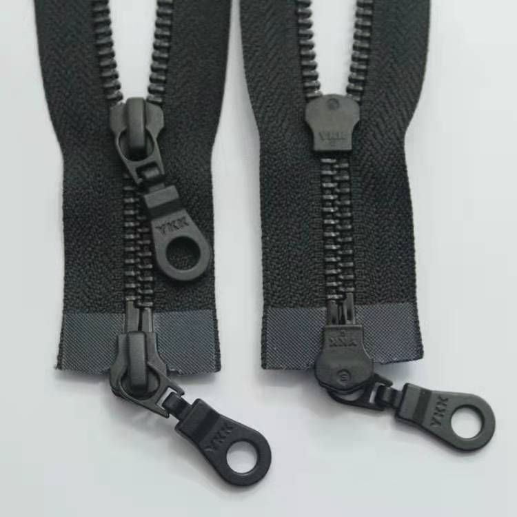 Drawstring detail on men's extended-size pants